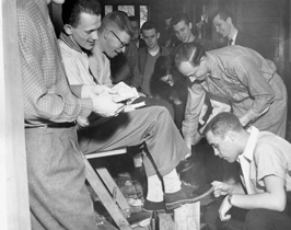 Image of shoe shining stand